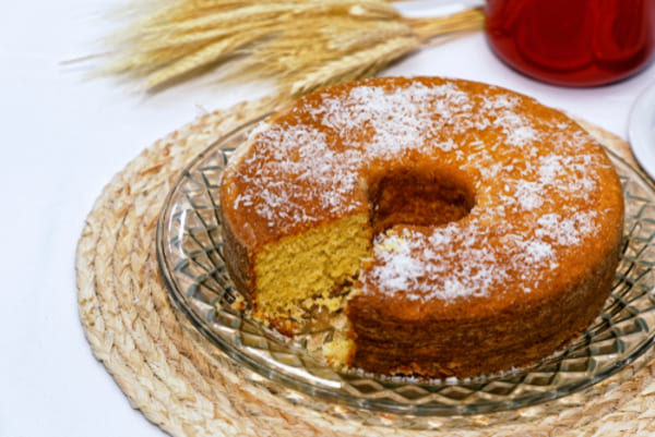 Bolo de fubá com coco