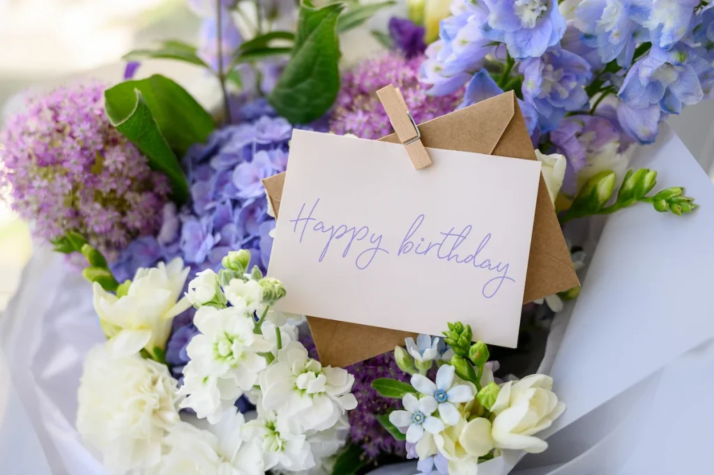 15 flores para presente: conheça tipos e significados para surpreender 16 Buquê de flores para aniversário.